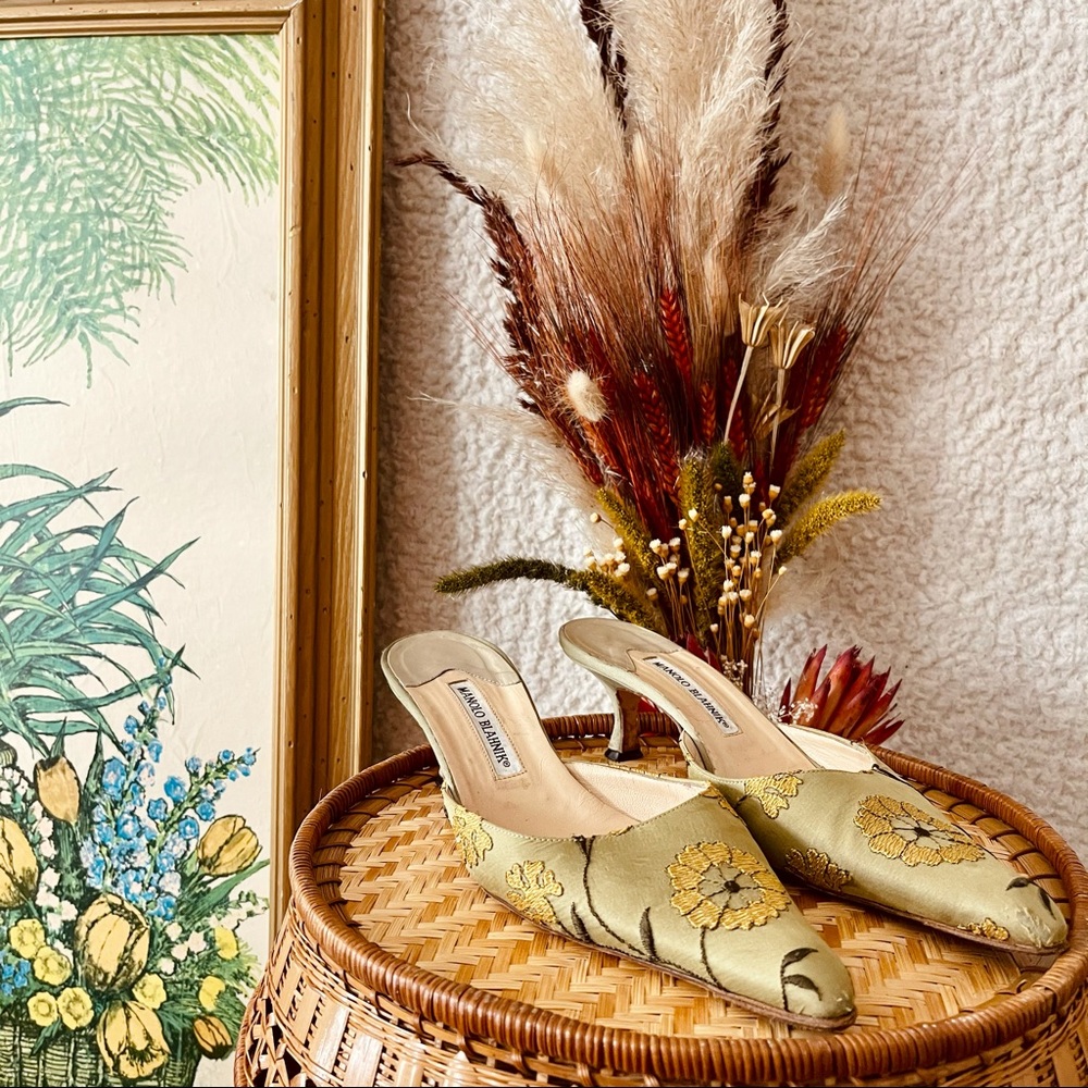 Vintage Manolo Blahnik Heels ✨🤩
